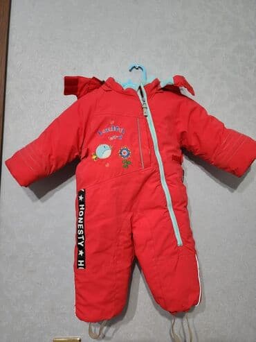 Qız uşağı üçün qış kombinezon - Rəng: parlaq qırmızı, açıq mavi