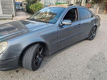 mercedes dort: Mercedes-Benz E 350 (W211) sedan - Kuzov: 4 qapılı sedan, tünd boz — 4