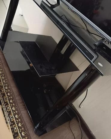 qara dikt: İşlənmiş, Düz TV altlığı, Polkalı, Şüşəli, Türkiyə — 1