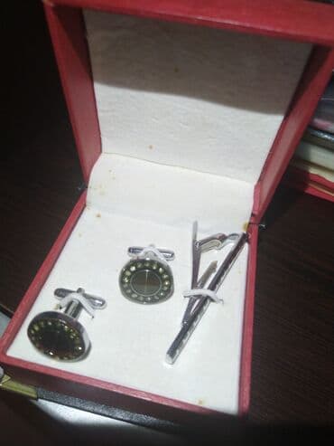 gumus qolbaq kisi ucun: İşlənməyib şəkildə göründüyü kimidir. Kişi üçün qol düyməsi dəsti — 1