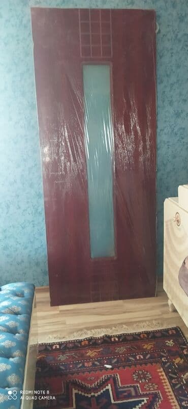 Двери и комплектующие: Ev qapısı.yenidir. uzunu 2.6. eni 84. 
Qiymet 40 — 1
