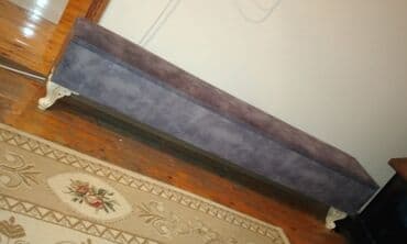 Tumba həm oturmaq üçün həm əlavə əşyaları yığmaq üçün qoymağa yer