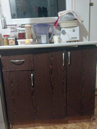 Mətbəx alt dolabı - Material: ağac teksturalı tünd rəngli laminat