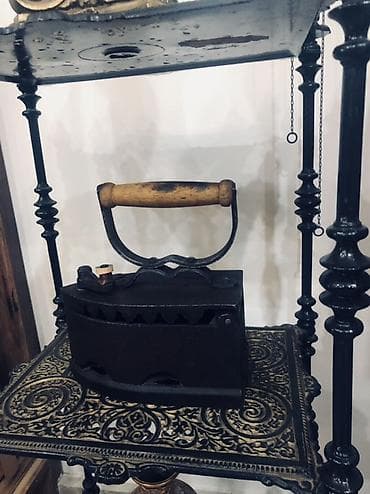 Antik kömür ütüsü - Material: tökmə dəmir korpus, taxta tutacaq əla lalafo.az -da Antik kömür ütüsü - Material: tökmə dəmir korpus, taxta tutacaq əla