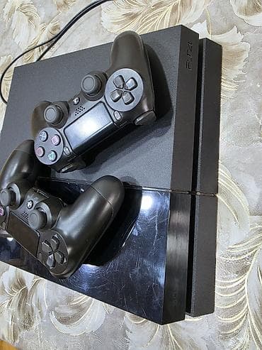 sony 2500: Sony PlayStation 4 konsolu + 2 ədəd DualShock 4 pultu - Model: PS4 — 1