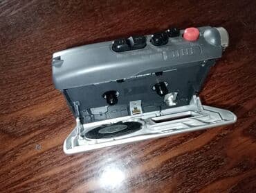 maqnitofon: 🎧 Təsviri: Bu Vintage Sony TCM-150 kaset yazıcısı analoq texnologiya — 2