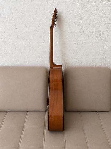gitara: Akustik gitara, Yamaha, 6 sim, İşlənmiş, Ünvandan götürmə — 4