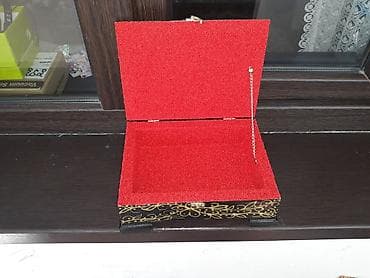 məxmər məhrəbalar: Qara laklı bəzəkli taxta qutu – zərgərlik və xatirə əşyaları üçün - — 2