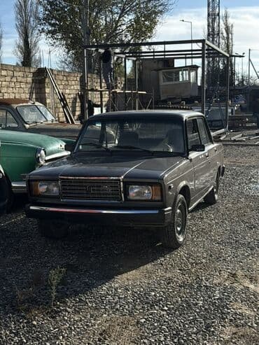 Su nəqliyyatı: VAZ 2107, sedan, arxaötürücülü. Xüsusiyyətlər: - Kuzov: klassik 2107 — 8