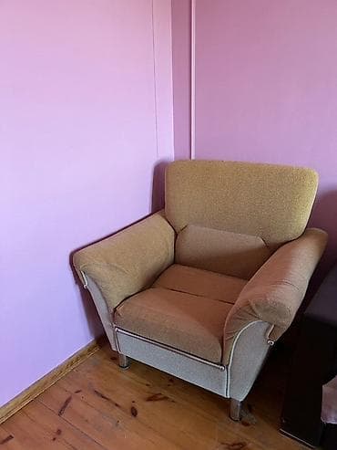 mebel evi: Geniş və rahat oturacaqlı yumşaq kreslo. - Dizayn: Aşağı, enli qol — 1