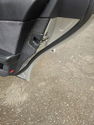 mercedes e: Mercedes-Benz E-Class W211 sedan, gümüşü rəng. - Kuzov: 4 qapılı — 8