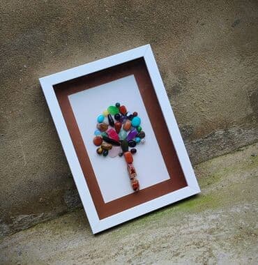 ayi sekilleri: Təbii daşlardan və xüsusi çərçivədən hazırlanmış Çakra ağacı. Əl — 2