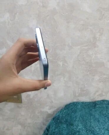 телефон fly iq4404: Smartfon – dördlü kamera dizaynı, gradient arxa panel Xüsusiyyətlər — 4