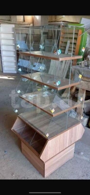 Stend vitrinləri: Şüşə və taxta elementlərdən hazırlanmış çoxfunksiyalı vitrin rəfi — 1