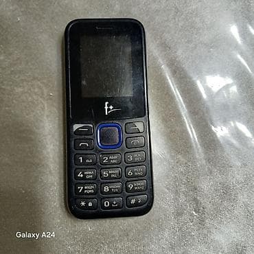 ipone 11 pro max: F+ düyməli mobil telefon - Kompakt korpus, qara rəngdə, mavi vurğular — 1