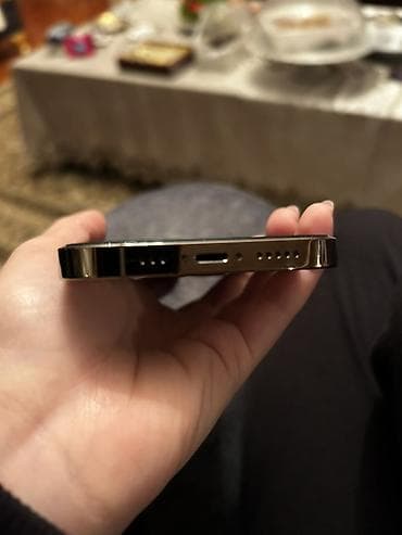 dubayski iphone 13: IPhone 14 Pro, 256 GB, Qızılı, Face ID — 7