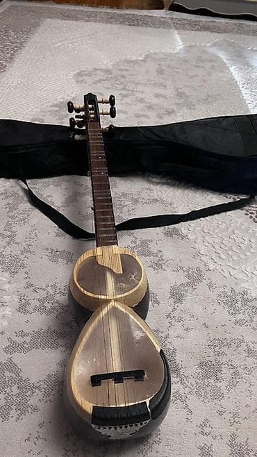 türk sazı: Tar (Azərbaycan tarı) və çantası - Korpus: iki gövdəli klassik — 3