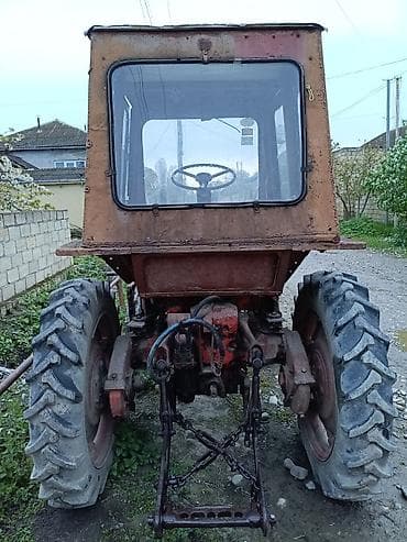 gəncə traktor zavodu 892: Belarus MTZ tipli təkərli traktor - Kabinli versiya: tam qapalı — 2