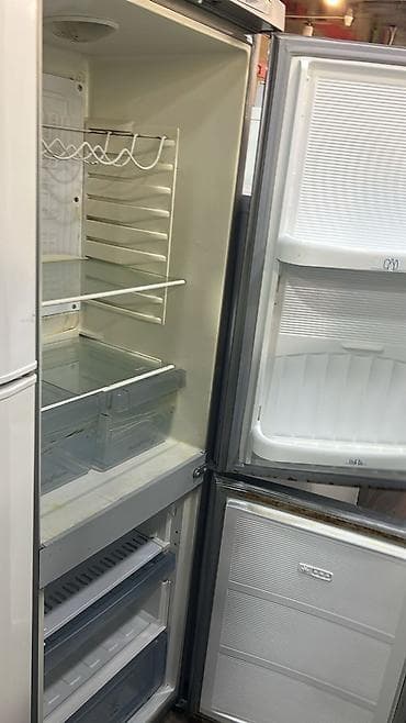 Soyuducular: İki qapılı soyuducu (alt hissə dondurucu), gümüşü rəng. - Üst kamera — 2