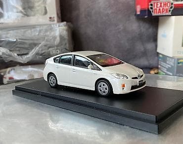 toyota aur: Toyota, 2009 il, 1:43, Dəmir, Ödənişli çatdırılma — 1