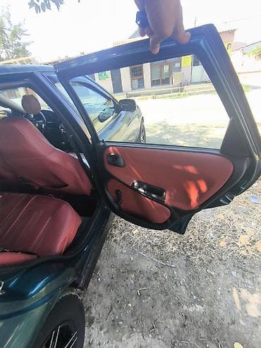 vectra b fara: Opel Astra F sedan - Kuzov: 4 qapılı sedan, tünd yaşıl rəng - Salon — 5