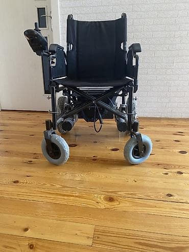 elil araba: Elektrik təkərli kürsü - Yan konsolda joystick idarəetmə paneli — 2