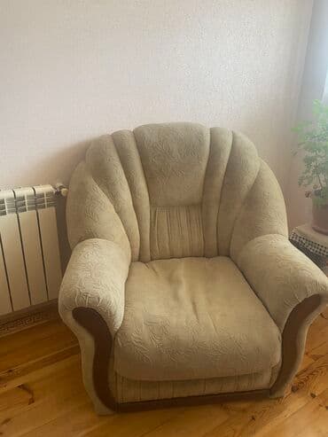 cay evi ucun divan islenmis: Divan kresloyaxwi veziyetdedir — 1