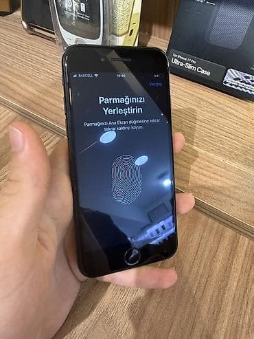 ipod touch 8: IPhone 8, 64 GB, Qara, Simsiz şarj — 5