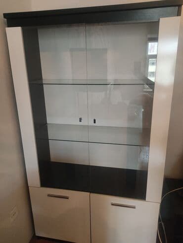 şüşəli vitrin: Şüşəli dolab vitrini, İşlənmiş — 1