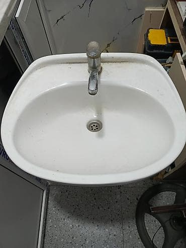 tulpan gul: Ayaqüstü əl-üz yuma qabı (pedestal lavabosu) - Material: ağ keramika — 2