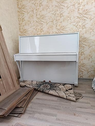 piano ucuz: Ağ rəngli akustik pianino – klassik upright model. Kompakt korpus — 1