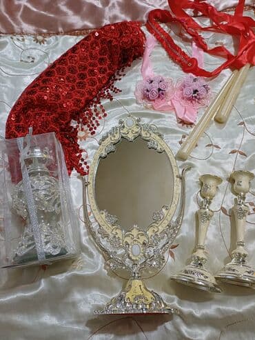 Toy paltarları: Toy mərasimi üçün nəzərdə tutulmuş bəzək dəsti. Dəstə qırmızı rəngdə — 1