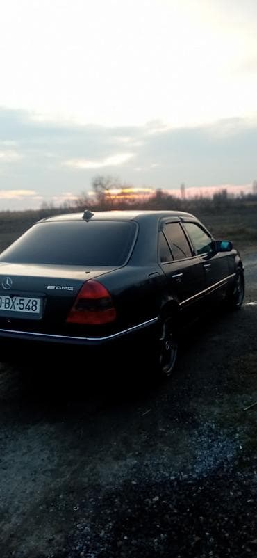 toyota corolla 1.4 sedan: Mercedes-Benz 280: 2.8 l | 1994 il Sedan — 3