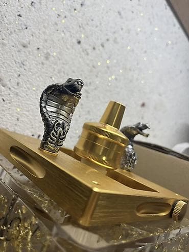 mat 1 qelyan: Qızılı detallı, kobra fiqurlu stolüstü kalyan (kub tipli) - Dizayn — 2