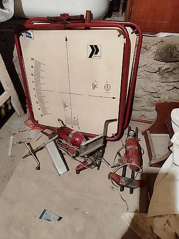Razval aparatı Tərkibi: - Dairəvi dərəcəli dönər stol (turntable) – — 2