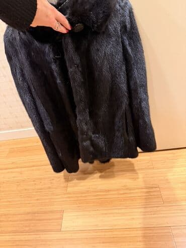 женские короткие пальто: Qara rəngli qadın kürk paltosu - Klassik qısa-palto kəsimi, düz — 1