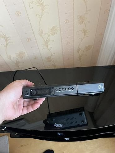 isiq generatoru satilir: Düz TV altlığı, Polkalı, Şüşəli — 6