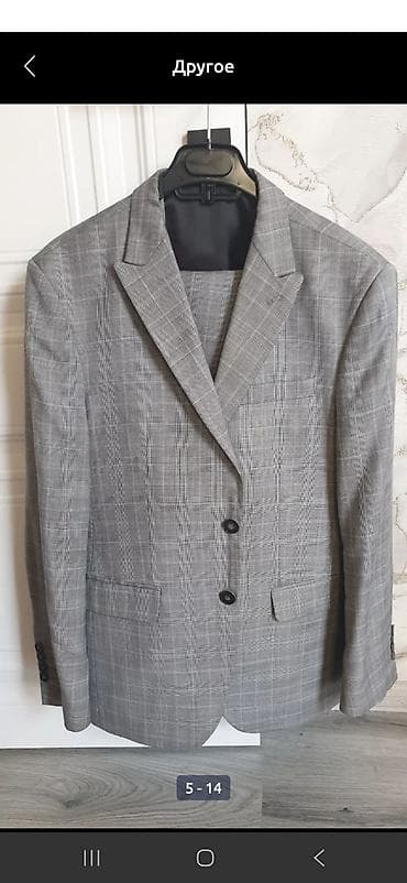 Мужская одежда: Gri rəngli, xallı-çəpər (plaid) naxışlı kişi kostyumu. Brend: GUSTO — 2