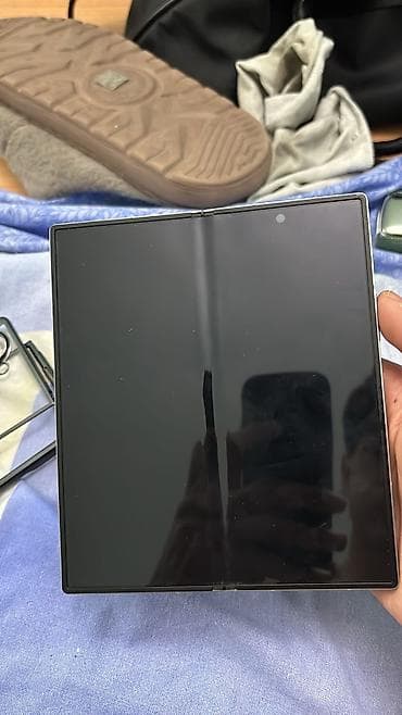 pendir qizardan: Samsung Galaxy Z Fold 5, rəng - Gümüşü — 4