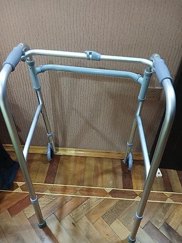 Tibbi məhsullar: Yüngül alüminium gəzinti çərçivəsi (rolator tipli) - Material: möhkəm — 2