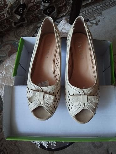 kişi gödəkcəsi: Təzədir geyinilməyib. Gəncə şəhərindədir. Bakıya Əlavə ödənişlə — 2