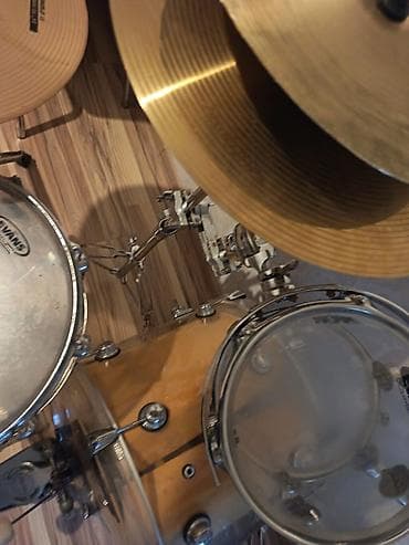 Fleytalar: Akustik zərb alətləri dəsti – akril tomlarla Tərkib: - Bass drum — 5