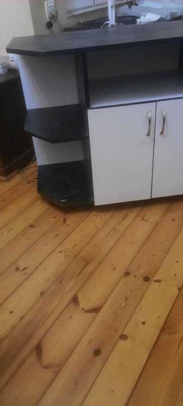 pləkən: Künc Tv altlığı, Polkalı, Laminat — 2