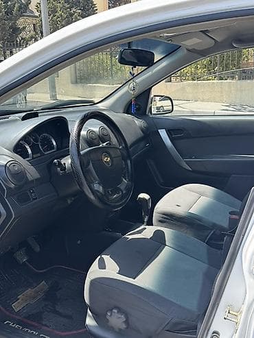 Chevrolet Aveo: 1.4 l | 2012 il 285000 km Sedan — 8