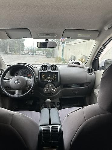 on suse: Nissan Sunny sedan – ağ rəng, 4 qapı, arxa baqaj spoyleri ilə. Praktik — 9