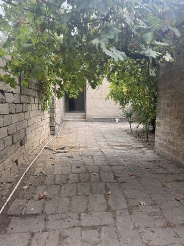 Həyət evi – daş hasarlı, tam münbit həyət sahəsi - Geniş, daş