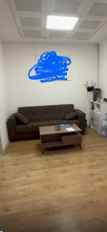 Ofis dəst mebeli: Ofis mebeli dəsti – tam komplekt Tərkib: - Rəhbər masası: ağac — 3