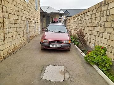 Salam Masin yaxsi veziededi hec bir prablemı yoxdu.Etatek matordu 1.8