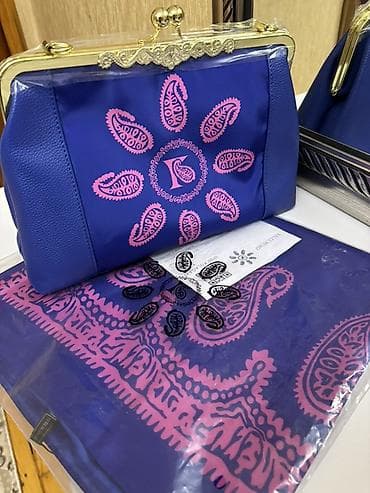 Dəstlər, kostyumlar: Mavi rəngli qadın çantası və uyğun şərf dəsti. - Rəng: elektrik-mavi — 1