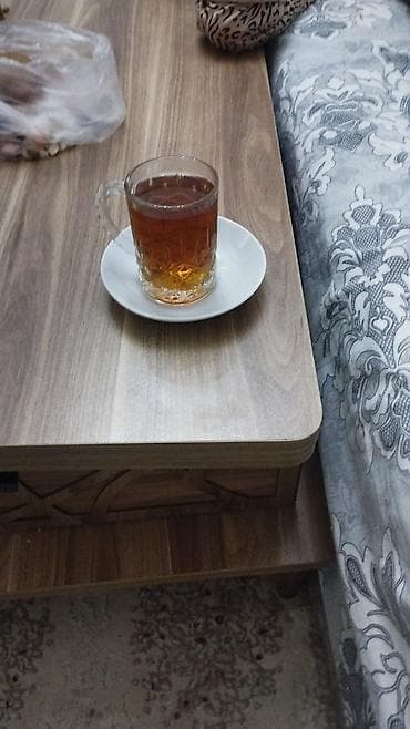 Uşaq geyim dəsti – 2 parça - Üst: Açıq krem rəngli qısaqol T‑şört. Ön